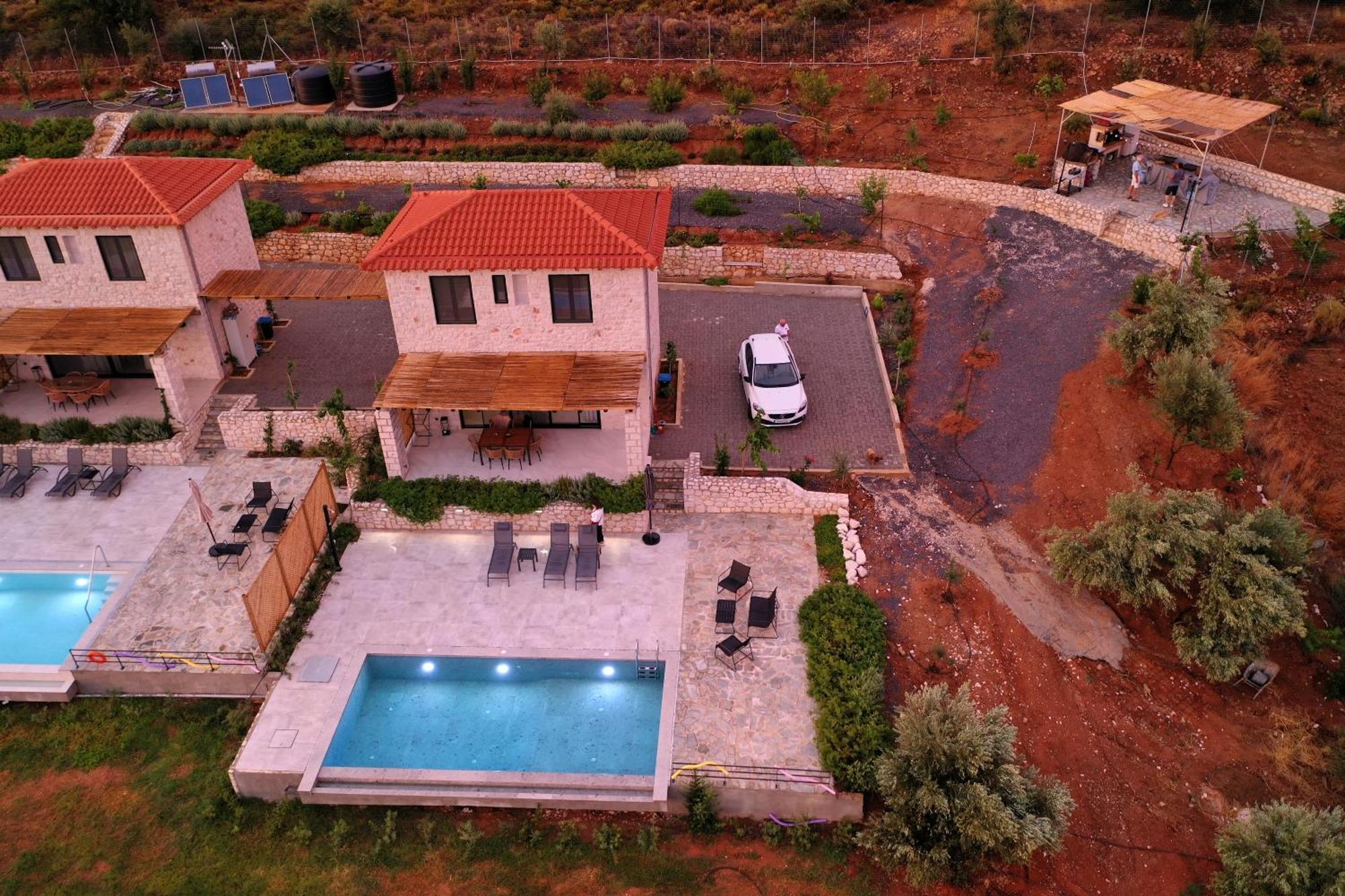 Gregory'S Farm Apartment Lefkakia Bagian luar foto